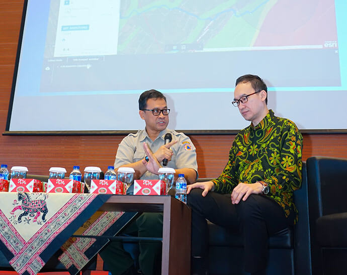 Dr Raditya Jati S Si M Si Director of Disaster Risk Reduction of BNPB and Dr A.Istamar CEO of Esri Indonesia on Panel Discussion session