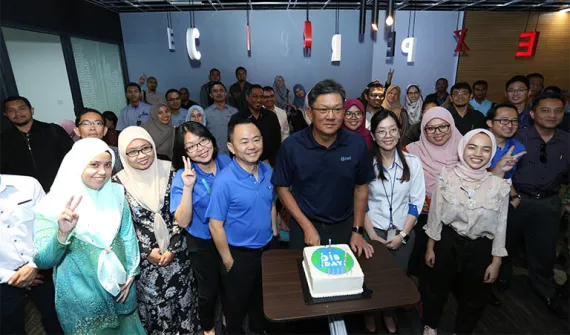 ESRI MY_NEWS_GIS DAY_CARD